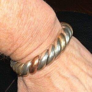 GRANDMAS JEWELRY. TRI COLORED STRETCH BRACELET. MUST BE BUNDLED